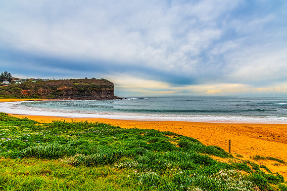 Cloud covered day at Mona Vale Beach
