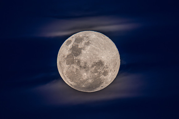 November's 'Beaver' Full Moon Supermoon Rising in the Twilight E