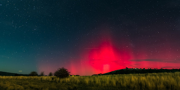 Aurora Australis display lights up the Winter night sky