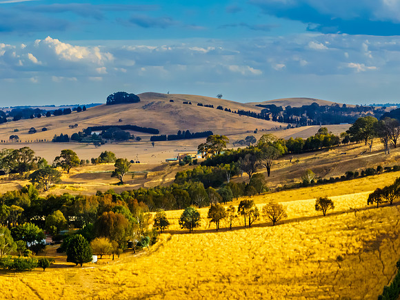 Cloud‑Laced Skies at Golden Hour Over Farmland