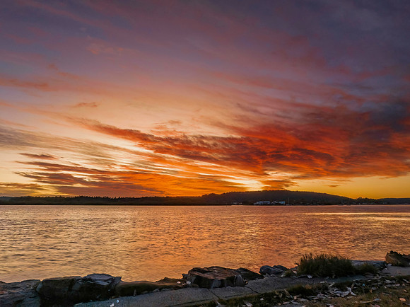 High cloud sunrise at the waterfront