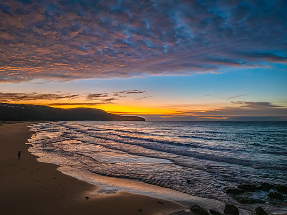 Winter seascape views over the beach with high and medium cloud