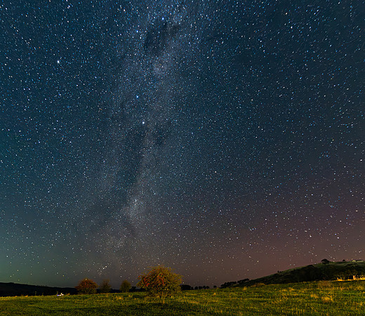 The Southern Lights and the Dark Emu in the MIlky Way