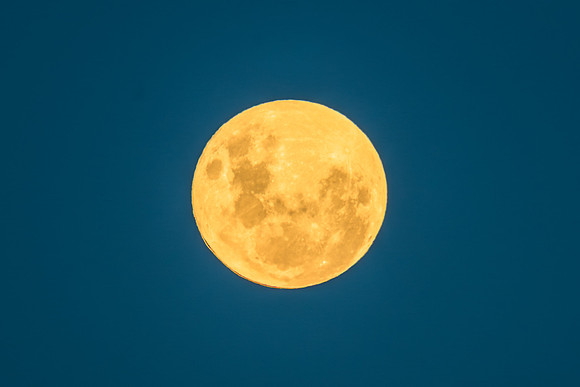 April's Full Pink Moon Rising in Australia