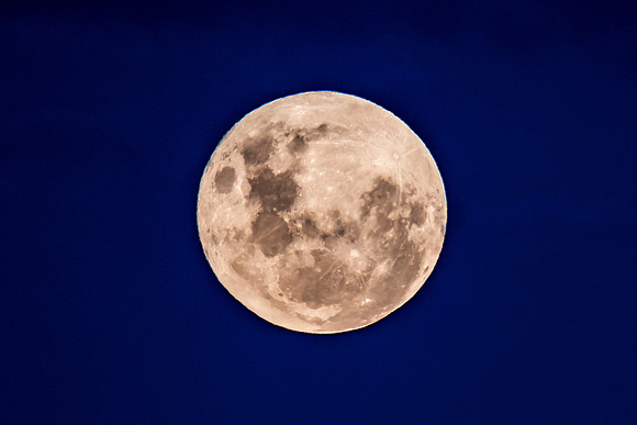 April's Full Pink Moon Rising in Australia