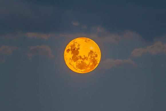 April's Full Pink Moon Rising in Australia