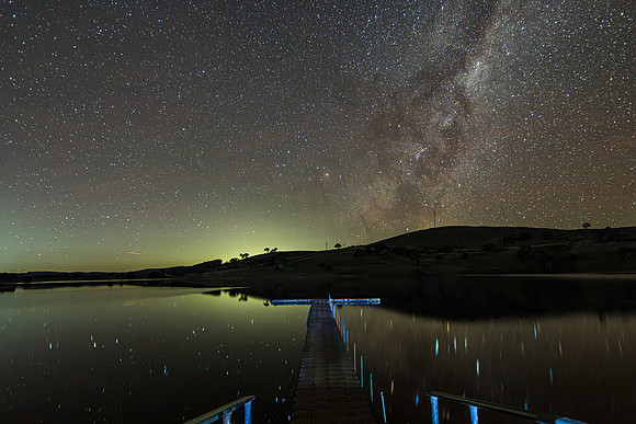 Aurora Australis diffuse in the night sky with The Milky Way