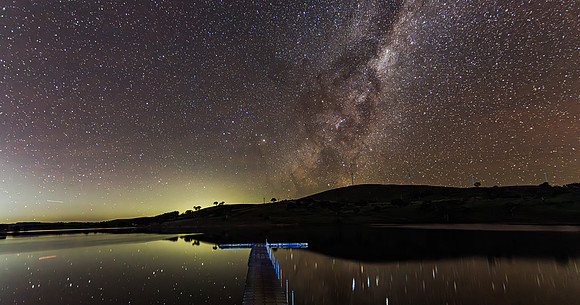 Aurora Australis diffuse in the night sky with The Milky Way