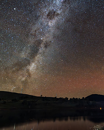 Aurora Australis diffuse in the night sky with The Milky Way