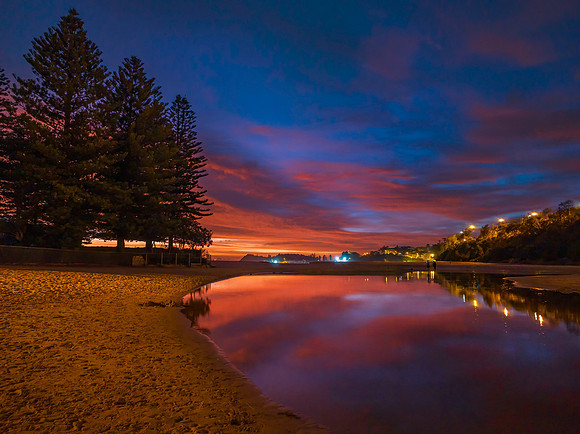 Sensational high cloud sunrise at the seaside