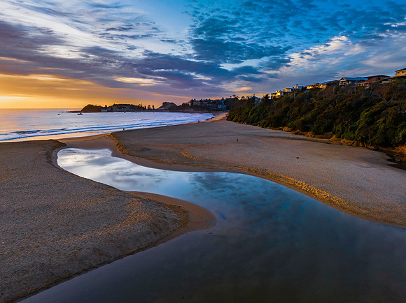 Sensational high cloud sunrise at the seaside