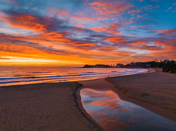 Sensational high cloud sunrise at the seaside