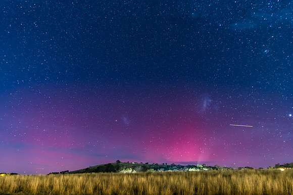 Aurora Australis display lights up the Winter night sky