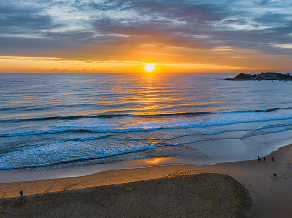Sensational high cloud sunrise at the seaside