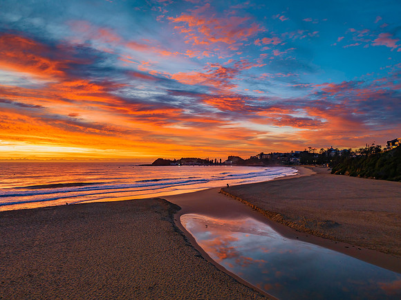 Sensational high cloud sunrise at the seaside