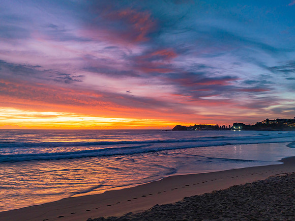 Sensational high cloud sunrise at the seaside