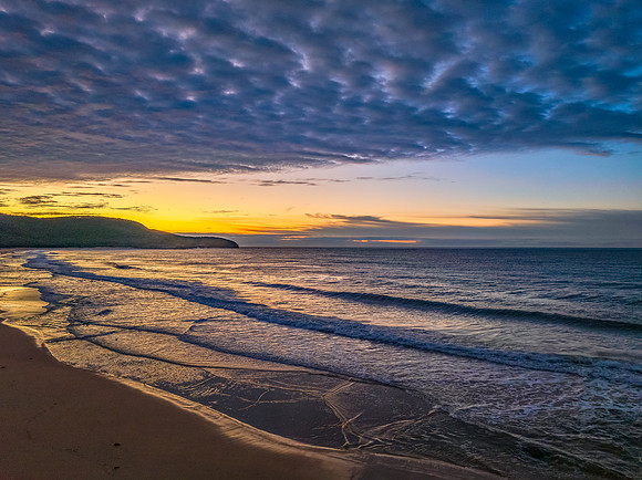 Winter seascape views over the beach with high and medium cloud