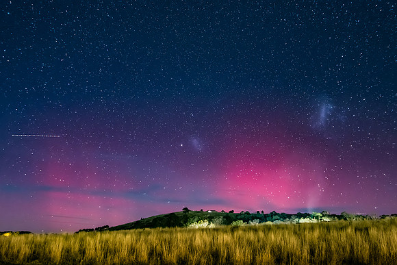 Aurora Australis display lights up the Winter night sky