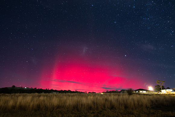 Aurora Australis display lights up the Winter night sky