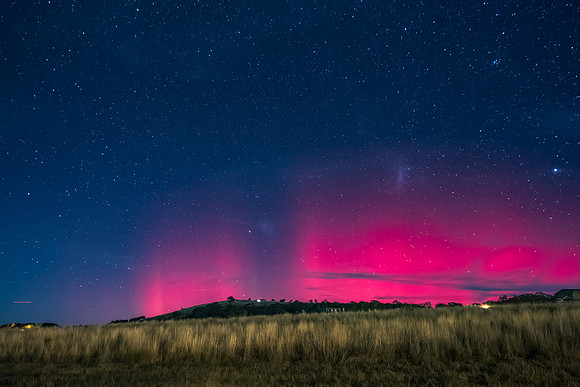 Aurora Australis display lights up the Winter night sky