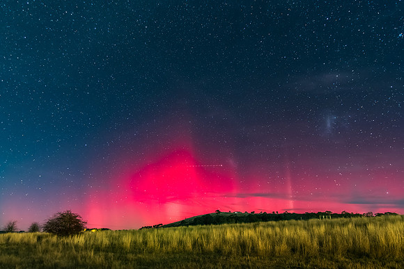 Aurora Australis display lights up the Winter night sky