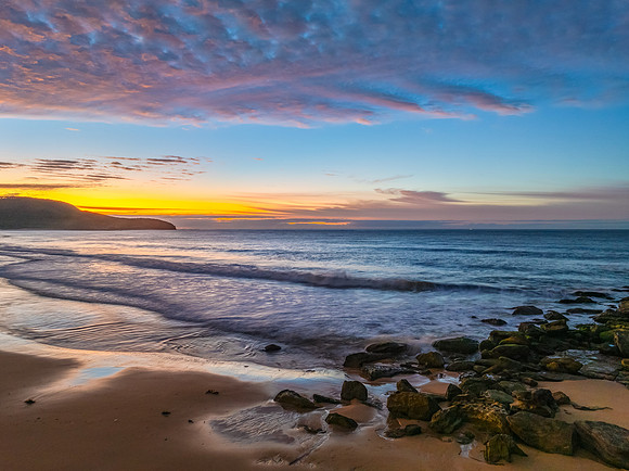 Winter seascape views over the beach with high and medium cloud