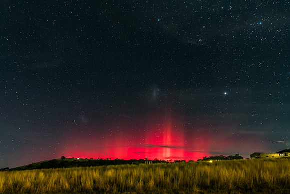 Aurora Australis display lights up the Winter night sky