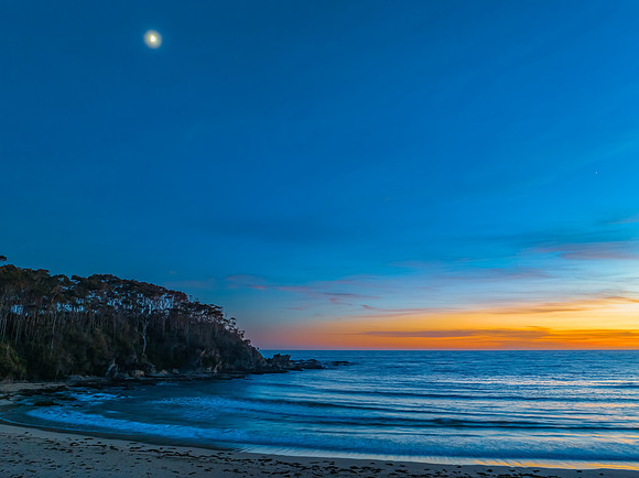 Sunrise at the seaside with high clouds