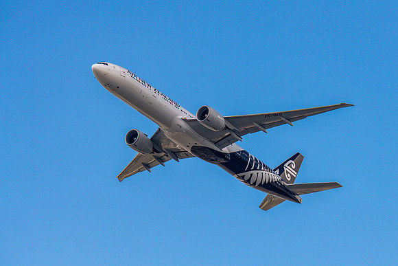 ZK-OKS - Boeing 777-319(ER) - Air New Zealand flying in the ligh