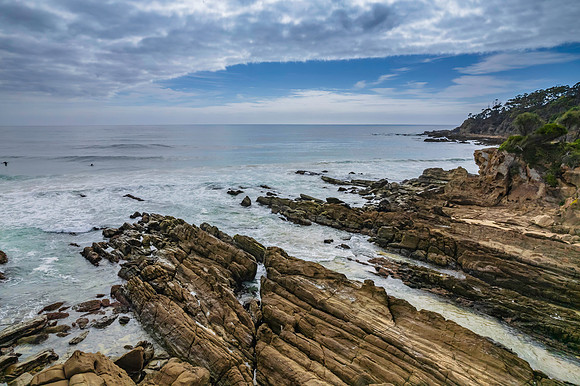 Morning ocean views with waves and rocks