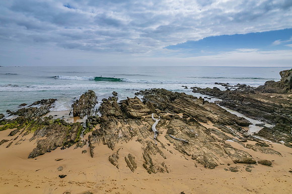 Morning ocean views with waves and rocks