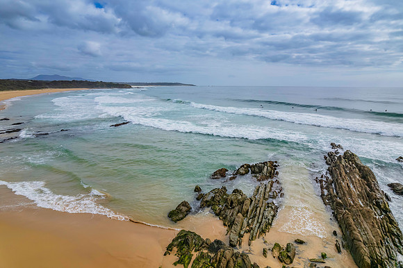 Morning ocean views with waves and rocks