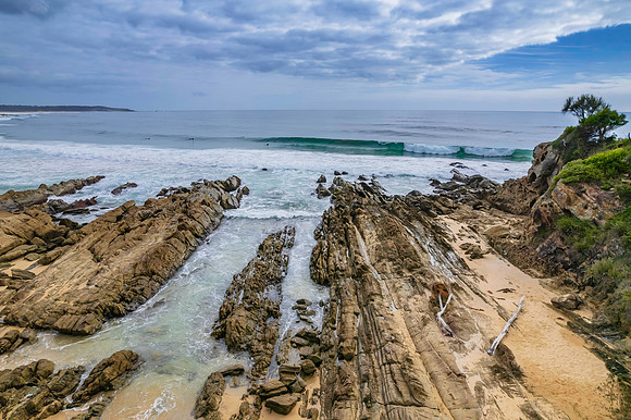 Morning ocean views with waves and rocks