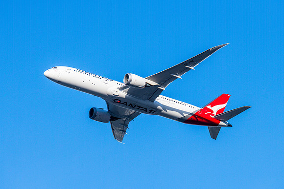 VH-ZNE - Boeing 787-9 Dreamliner - Qantas Aircraft in the blue a