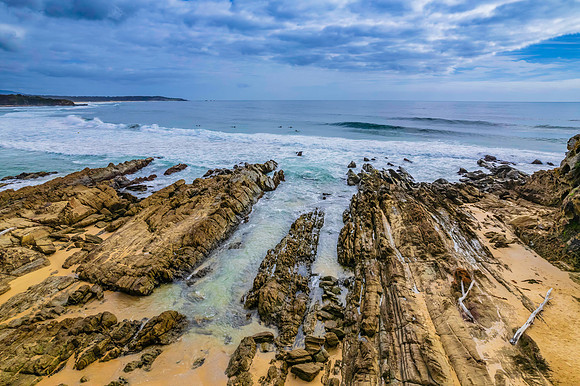 Morning ocean views with waves and rocks