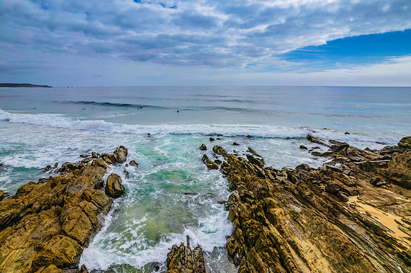 Morning ocean views with waves and rocks