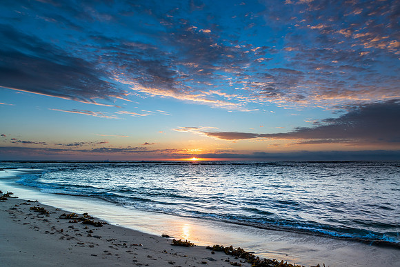 Sun rising on the horizon seascape