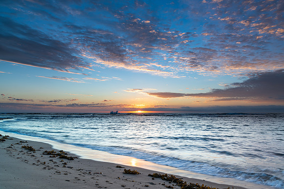 Sun rising on the horizon seascape