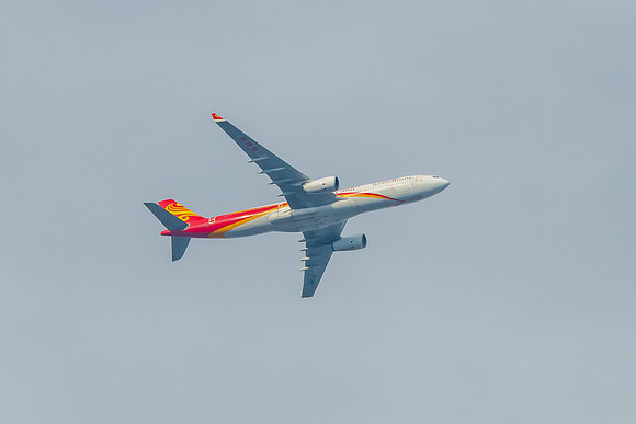 Airplane flying up amongst the hazy sky