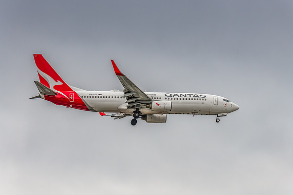 VH-VZF - Boeing 737-838 - Qantas amongst the cloud cover in the