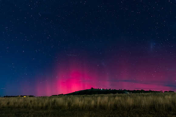 Aurora Australis display lights up the Winter night sky