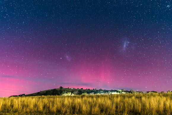 Aurora Australis display lights up the Winter night sky