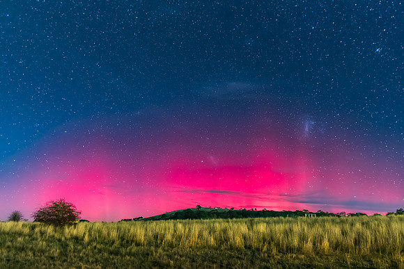 Aurora Australis display lights up the Winter night sky