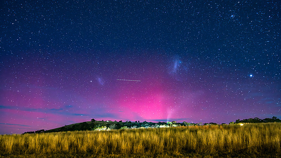 Aurora Australis display lights up the Winter night sky