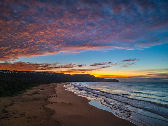 Winter seascape views over the beach with high and medium cloud