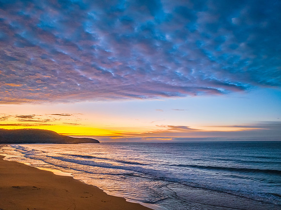 Winter seascape views over the beach with high and medium cloud