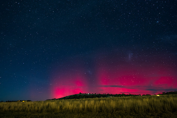 Aurora Australis display lights up the Winter night sky