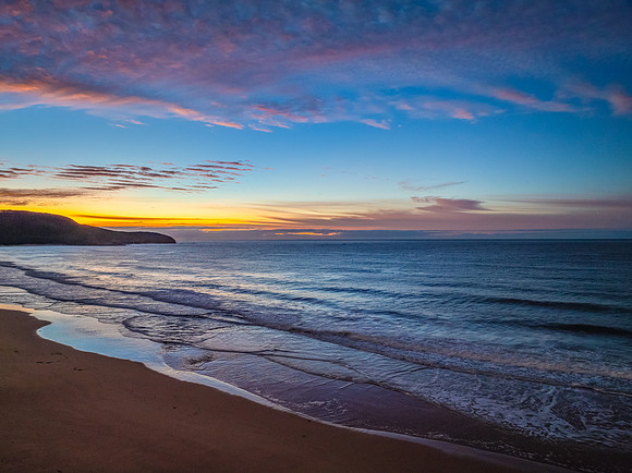 Winter seascape views over the beach with high and medium cloud