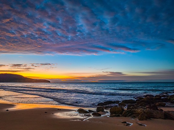 Winter seascape views over the beach with high and medium cloud