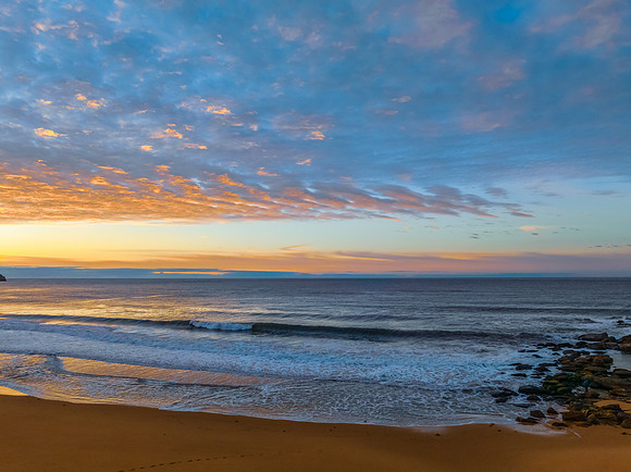 Winter seascape views over the beach with high and medium cloud